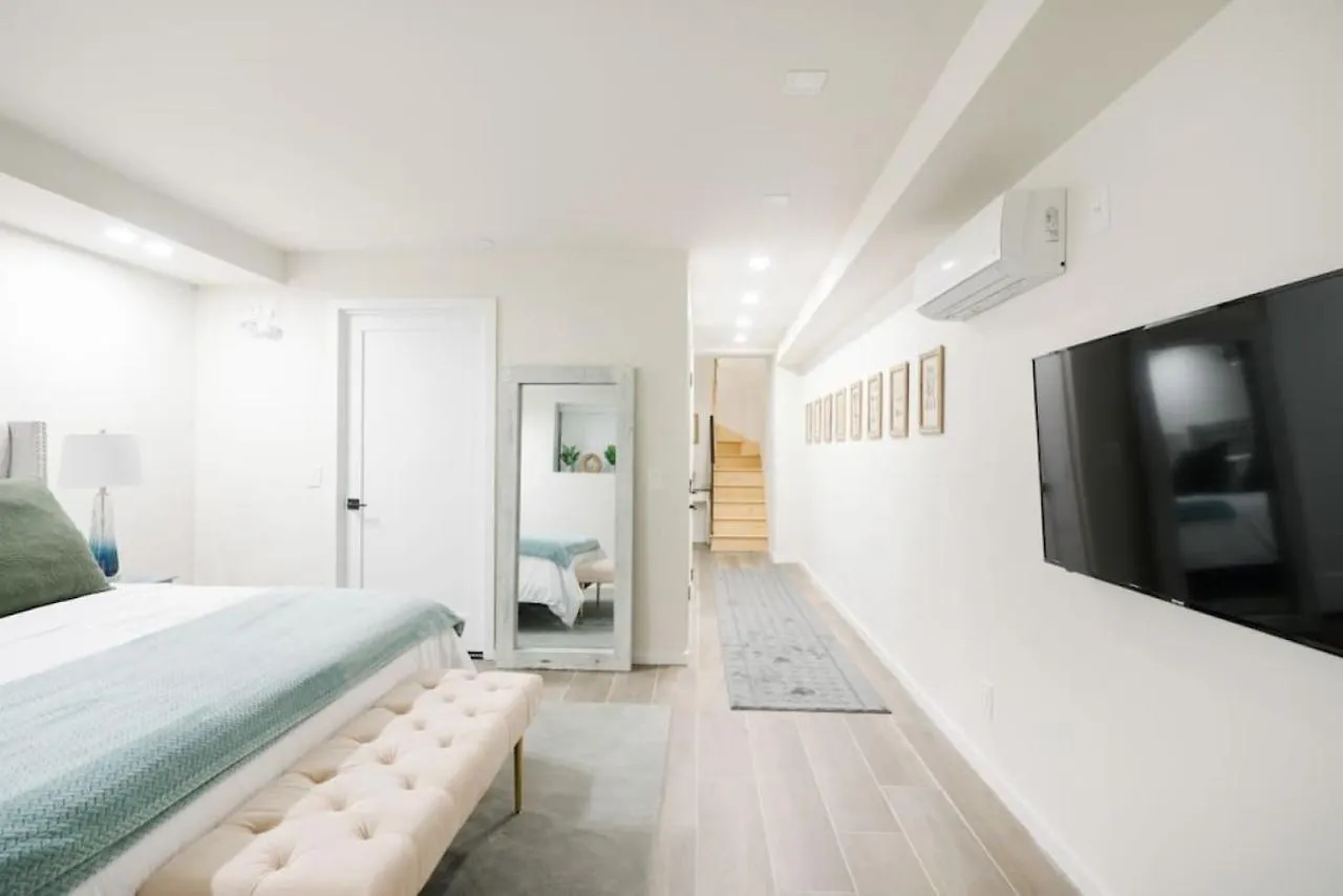 ホテル Luxury 2Br Duplex 5Min To Central Park ニューヨーク 米国